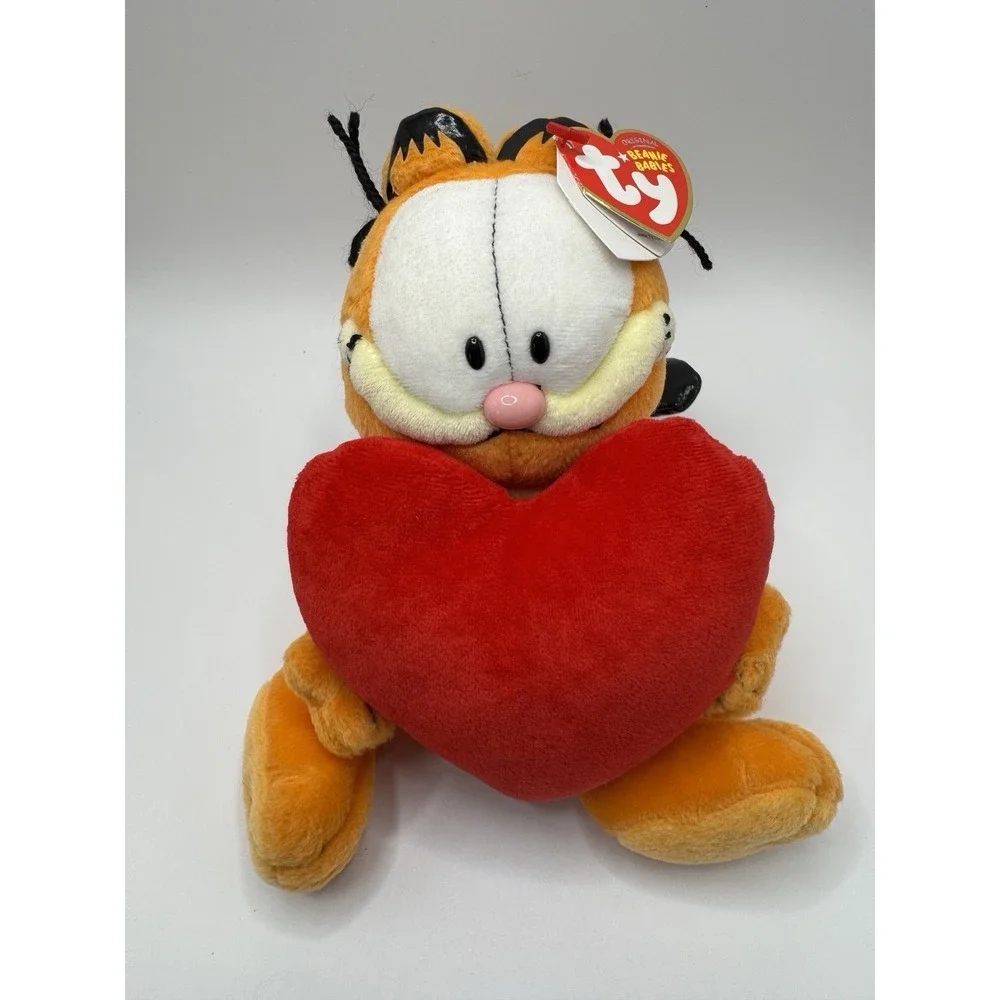 TY GARFIELD the CAT with BIG RED HEART BEANIE BABY